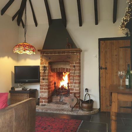 Delightful Cottage On The River Adur Close To Brighton & The Downs No Dogs Sorry Upper Beeding Eksteriør bilde