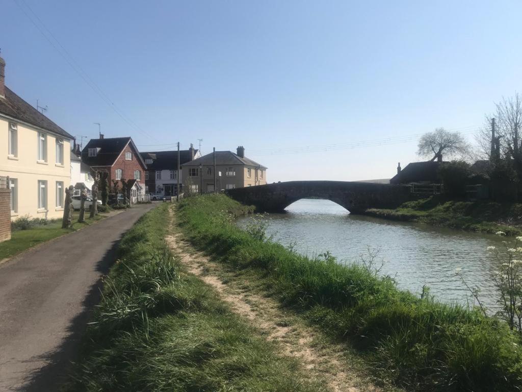 Delightful Cottage On The River Adur Close To Brighton & The Downs No Dogs Sorry Upper Beeding Eksteriør bilde
