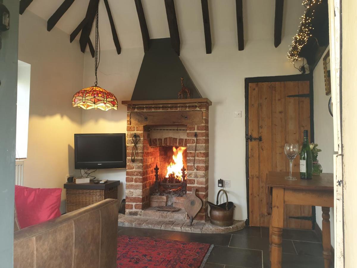 Delightful Cottage On The River Adur Close To Brighton & The Downs No Dogs Sorry Upper Beeding Eksteriør bilde
