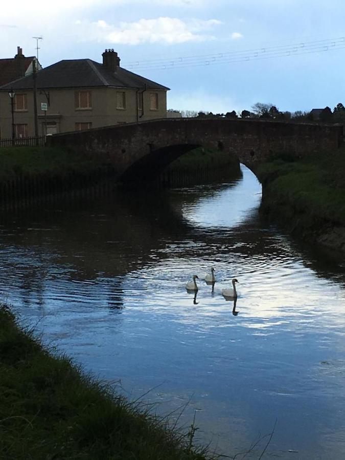 Delightful Cottage On The River Adur Close To Brighton & The Downs No Dogs Sorry Upper Beeding Eksteriør bilde