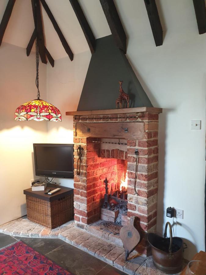 Delightful Cottage On The River Adur Close To Brighton & The Downs No Dogs Sorry Upper Beeding Eksteriør bilde