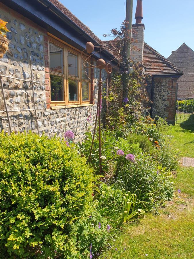 Delightful Cottage On The River Adur Close To Brighton & The Downs No Dogs Sorry Upper Beeding Eksteriør bilde