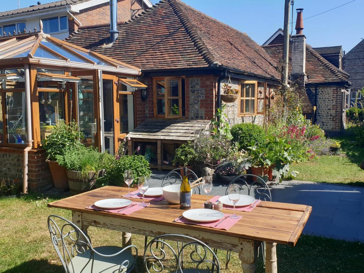 Delightful Cottage On The River Adur Close To Brighton & The Downs No Dogs Sorry Upper Beeding Eksteriør bilde