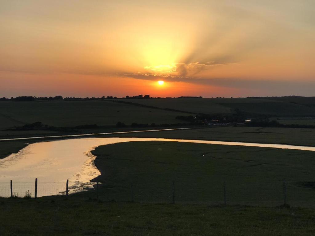 Delightful Cottage On The River Adur Close To Brighton & The Downs No Dogs Sorry Upper Beeding Eksteriør bilde